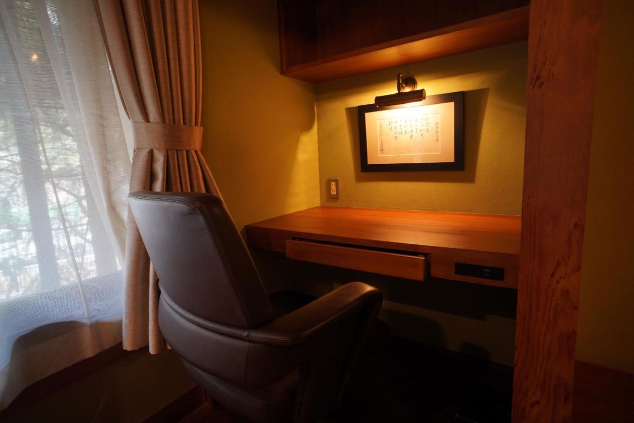Arima Onsen Tocen Goshobo Hotel Kobe Exterior photo A picture light above a desk