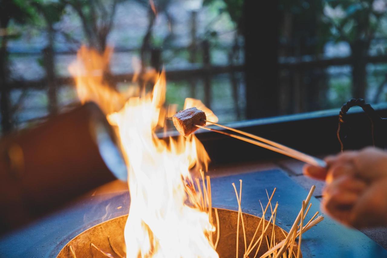 Arima Onsen Tocen Goshobo Hotel Kobe Exterior photo A piece of meat being cooked over a fire