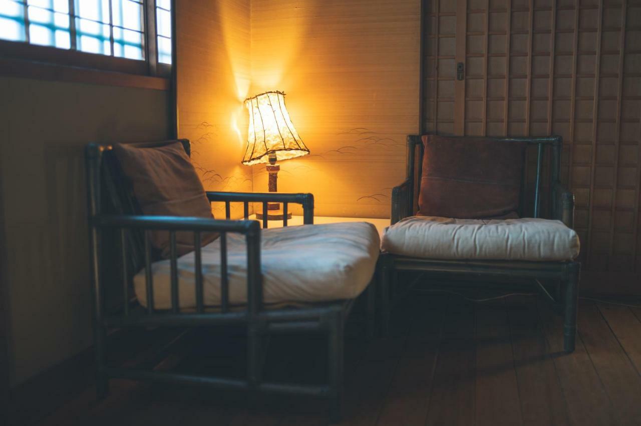 Arima Onsen Tocen Goshobo Hotel Kobe Exterior photo A traditional Japanese room with a lamp